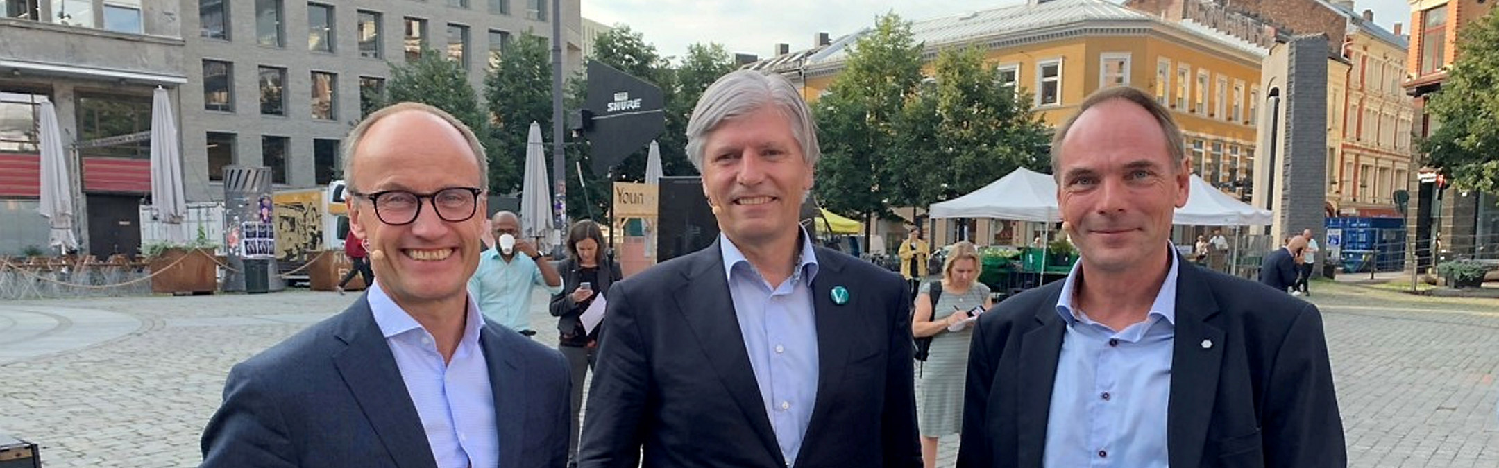 Direktør i Enova Nils Kristian Nakstad, Klima- og miljøminister Ola Elvestuen (V) og adm.dir i NBF Stig Morten Nilsen.