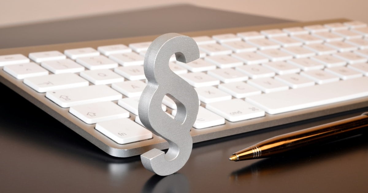 tastatur, paragraftegn og penn