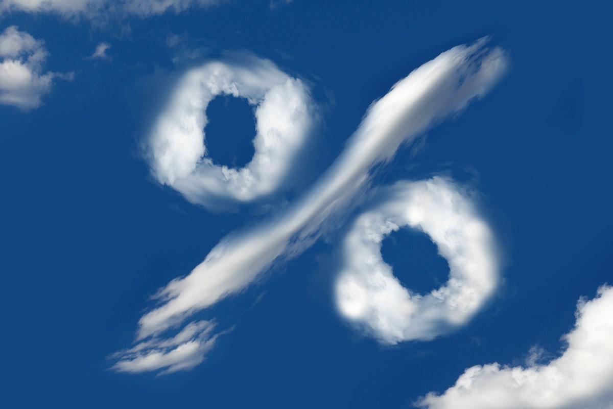 et prosenttegn laget av skyer. Foto: Pixabay.com